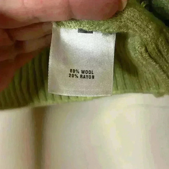 St. John Sport Green Wool Cropped Cardigan - Picture 4 of 7